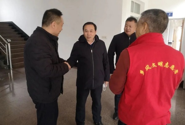 省人大代表教科文衛委員會(huì )領(lǐng)導喻立平主任蒞臨昌利金剛石工具公司參觀(guān)指導工作